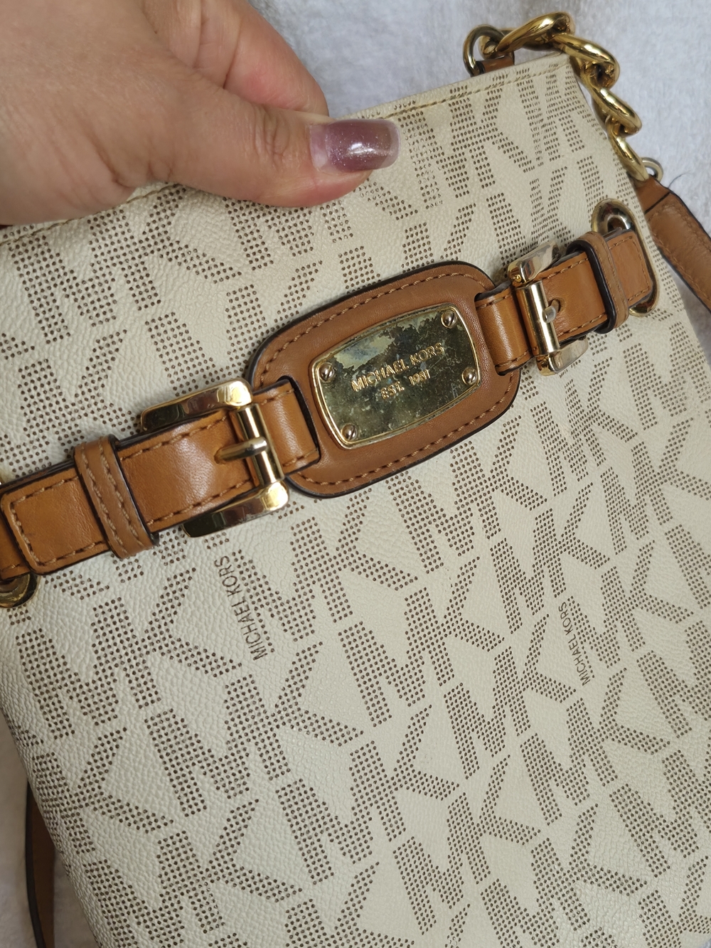 Michael Kors Hamilton Vanilla/ Cream Brown Signature Crossbody Bag. - Picture 5 of 13